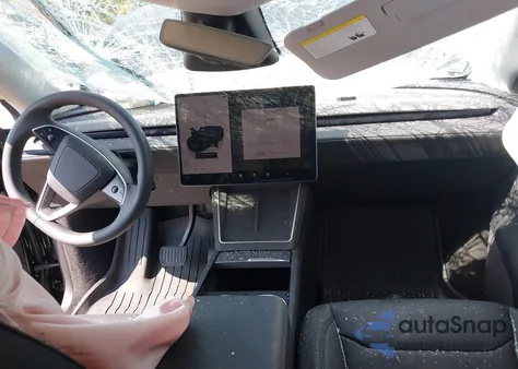 2026 Tesla Model Y Long Range Dual Motor All-Wheel Drive/Long Range Launch Series из США, поврежденный, VIN 7SAYGDEE6TA410219